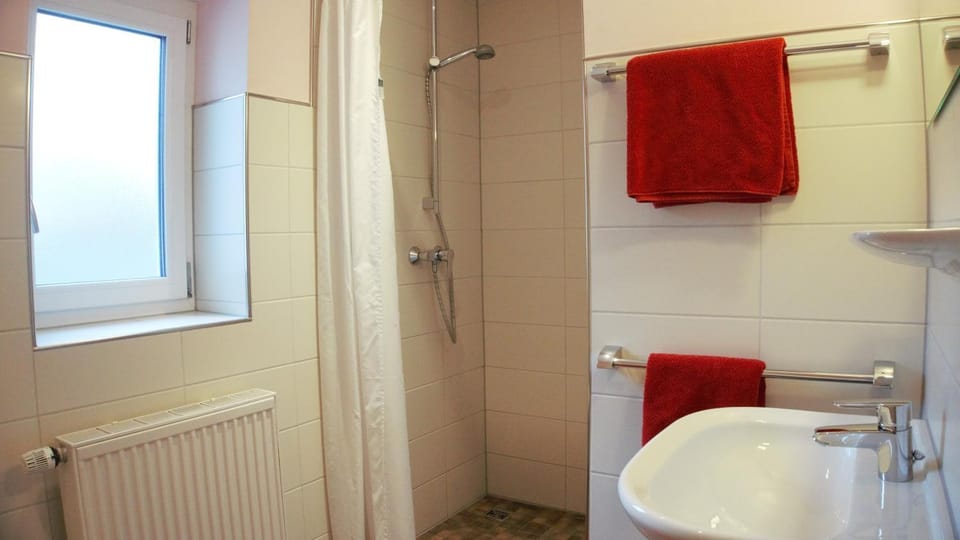 Shower, Bathroom, towels
