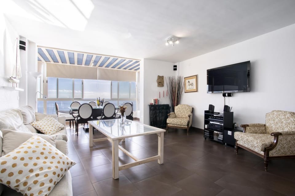 Lounge or bar, Seating area, Dining area