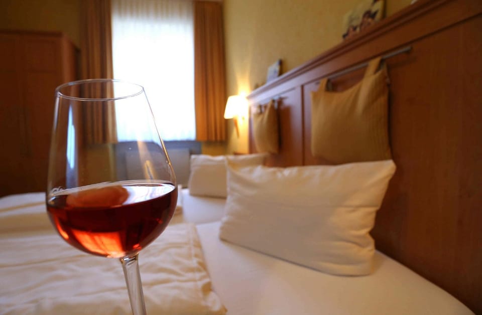 Bed, Alcoholic drinks