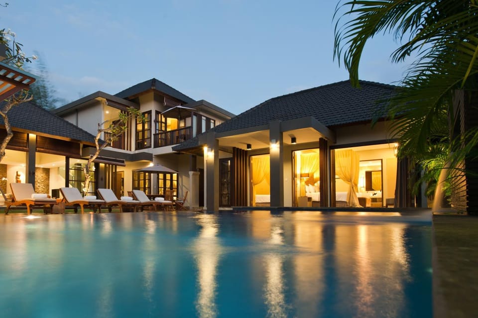 Property building, Swimming pool, Swimming pool