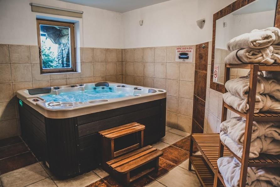 Hot Tub, Sauna, Sauna