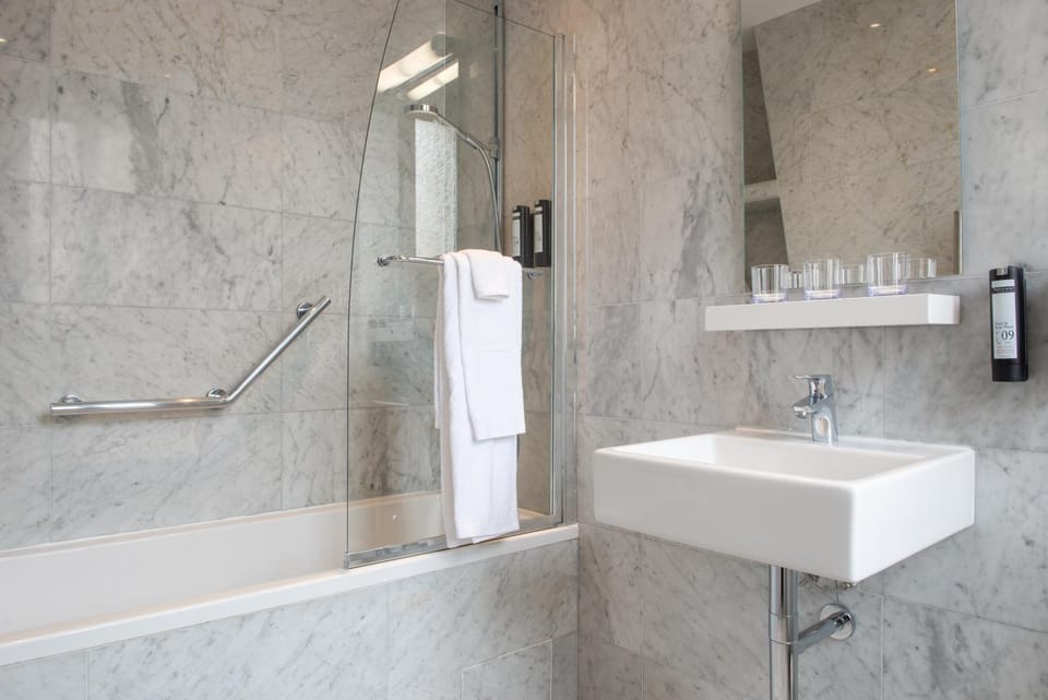 Shower, Bath