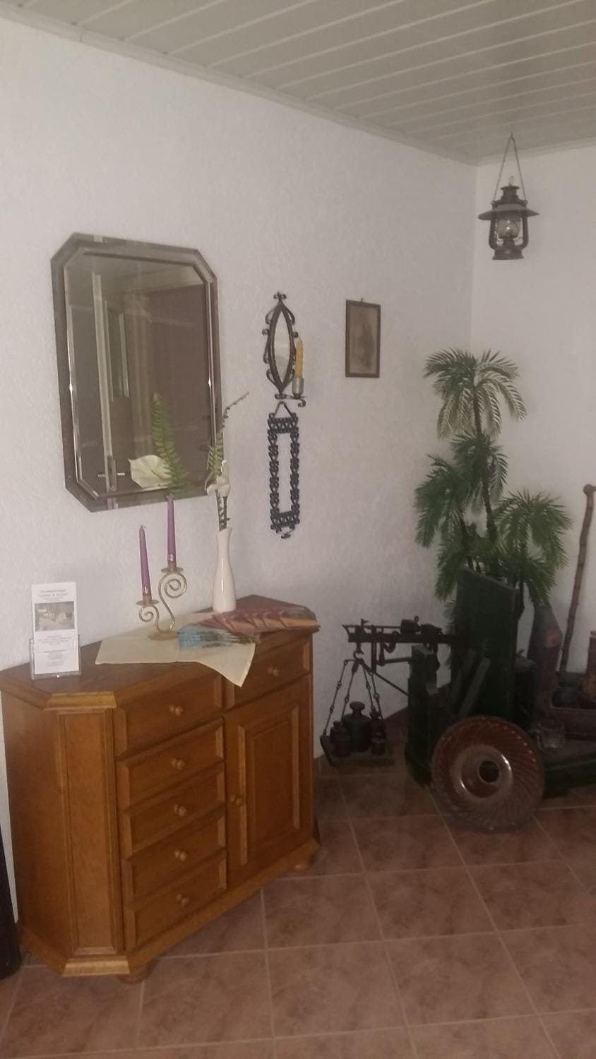Photo of the whole room, Decorative detail