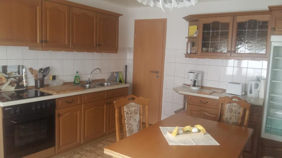 Kitchen or kitchenette, Seating area, Dining area