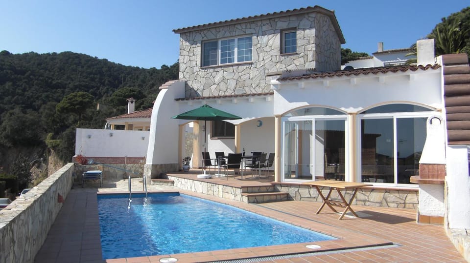 Property building, Facade/entrance, Balcony/Terrace, Swimming pool