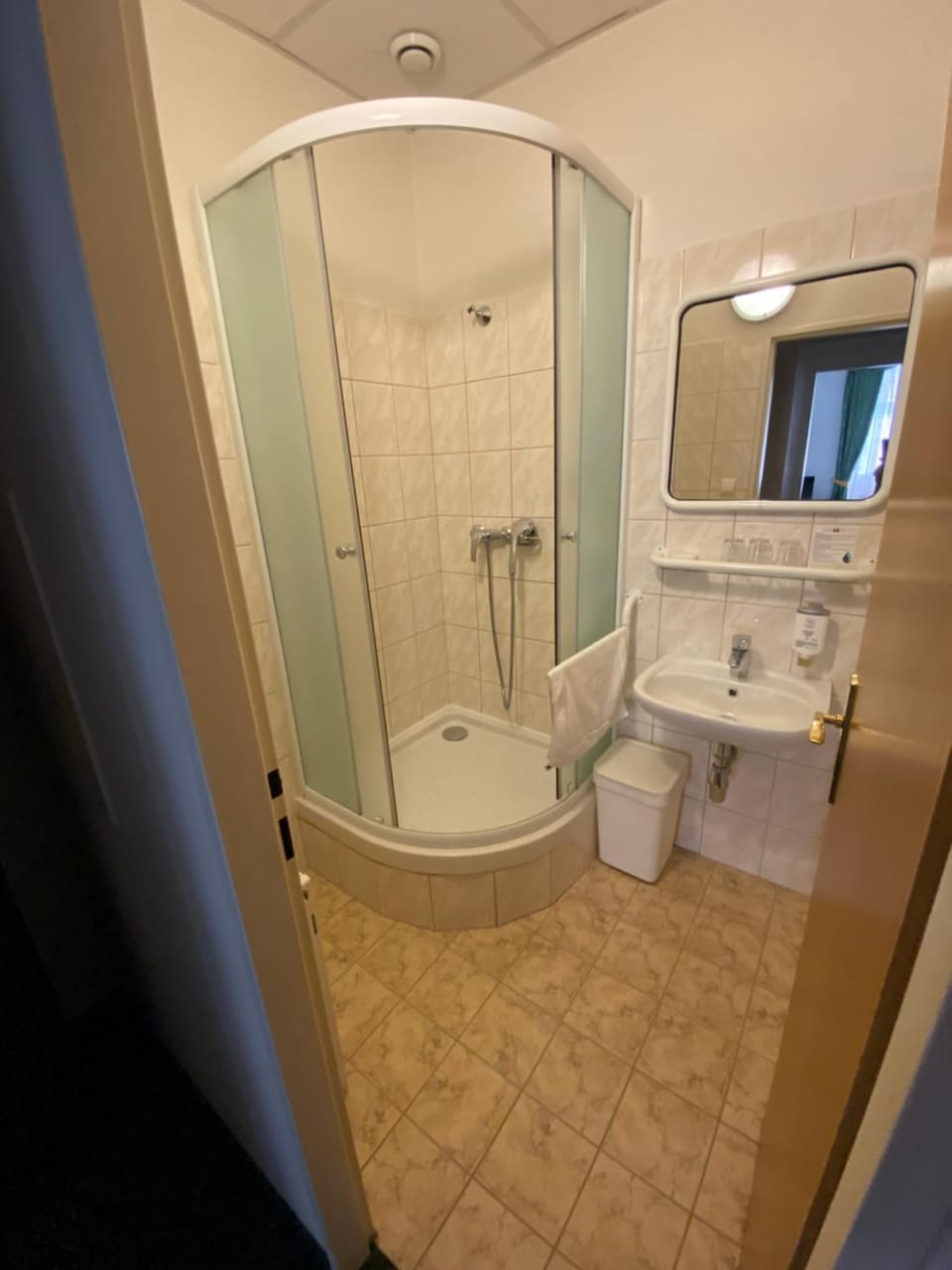 Shower, Bathroom, towels