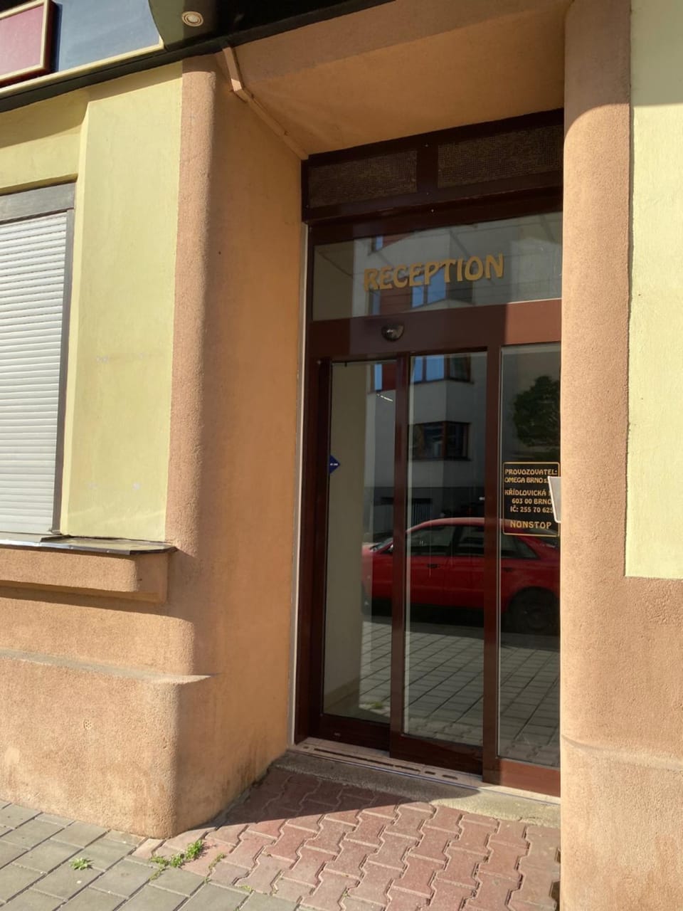 Facade/entrance