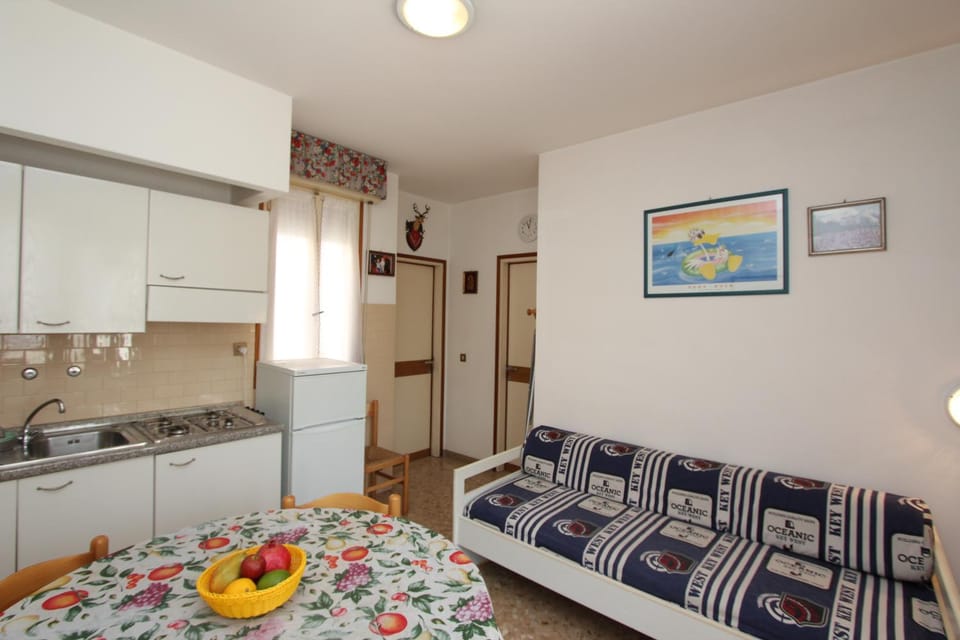 Kitchen or kitchenette, Dining area, stove, kitchen
