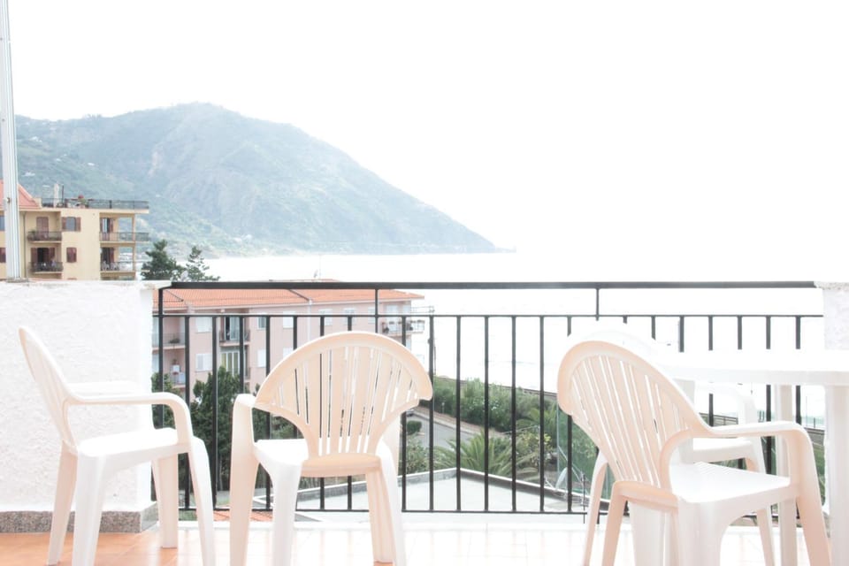 Natural landscape, Balcony/Terrace, Sea view