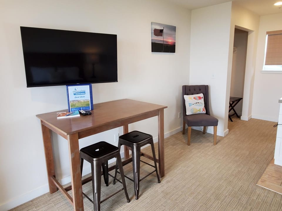 TV and multimedia, Seating area, Dining area, Evening entertainment, wardrobe