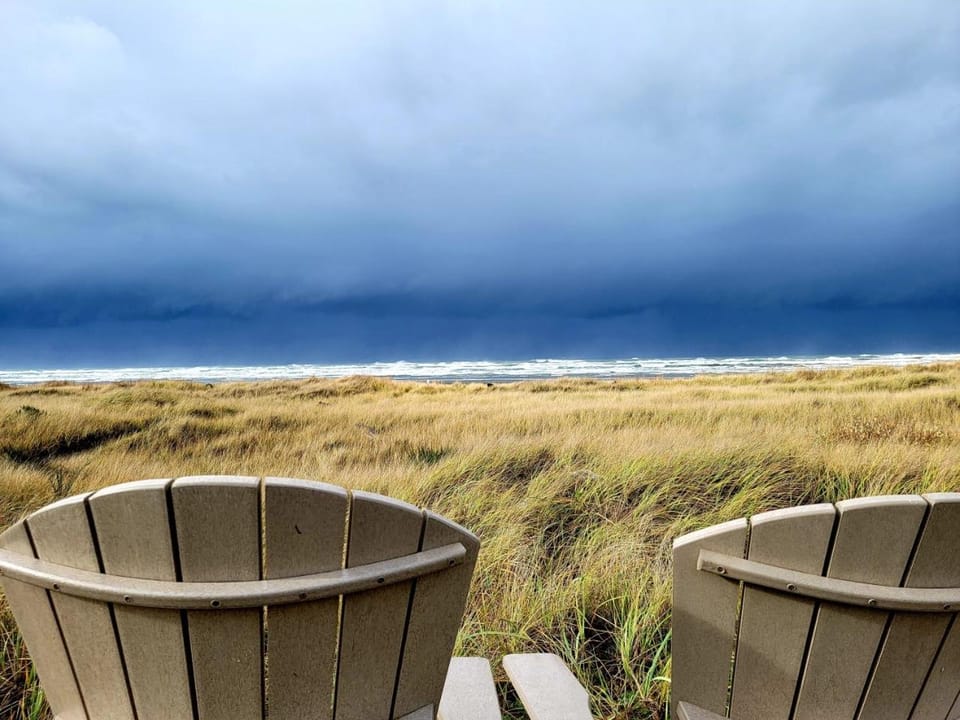 Day, Natural landscape, Seating area, Beach, Area and facilities