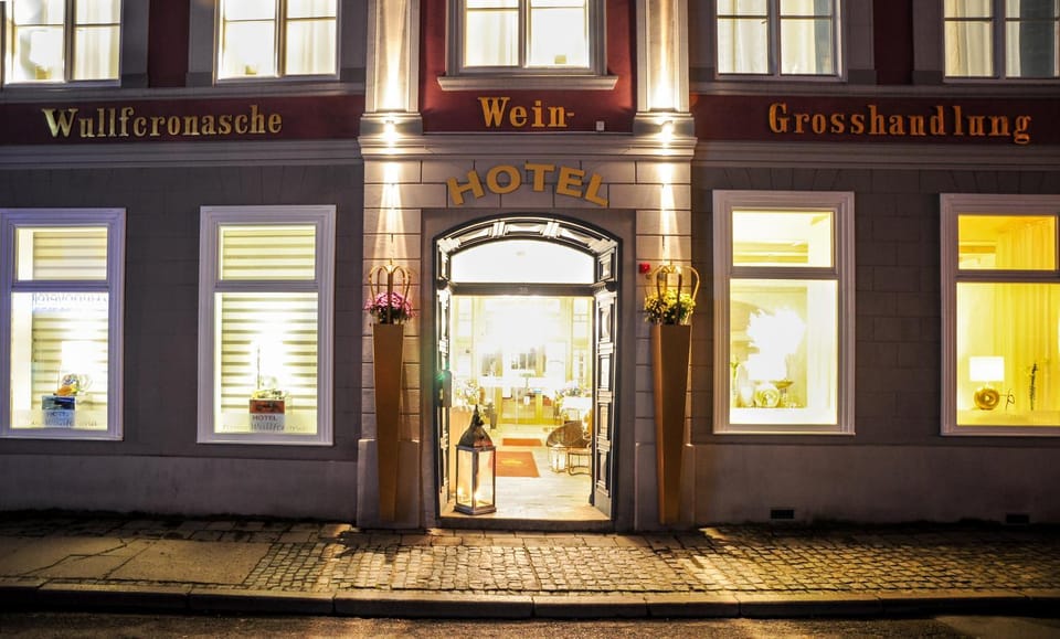 Facade/entrance, City view