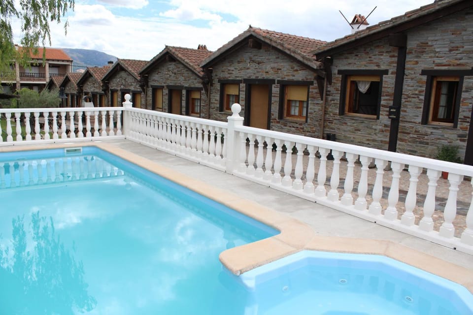 Property building, Day, Swimming pool