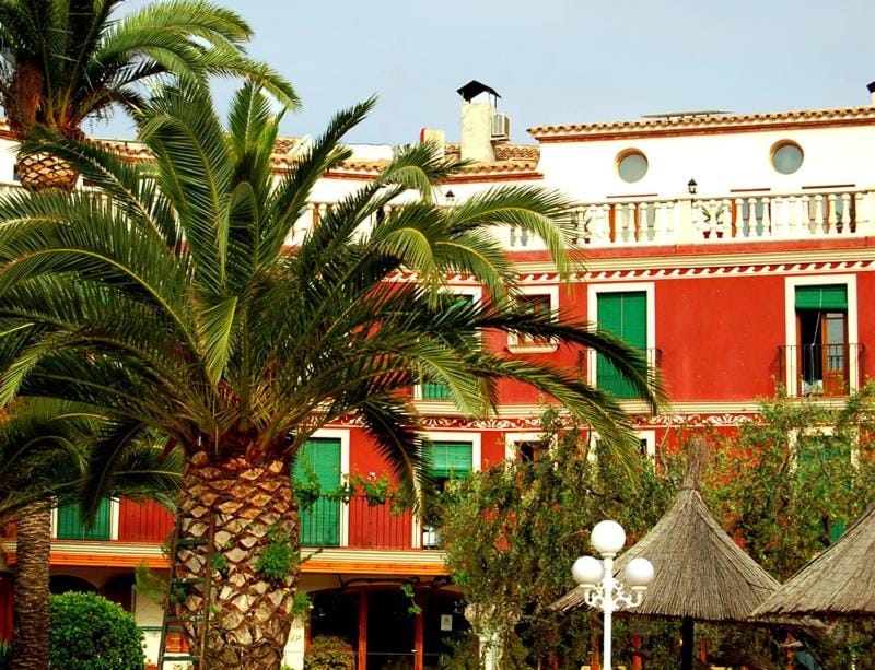 Restaurant/places to eat, Swimming pool, Swimming pool