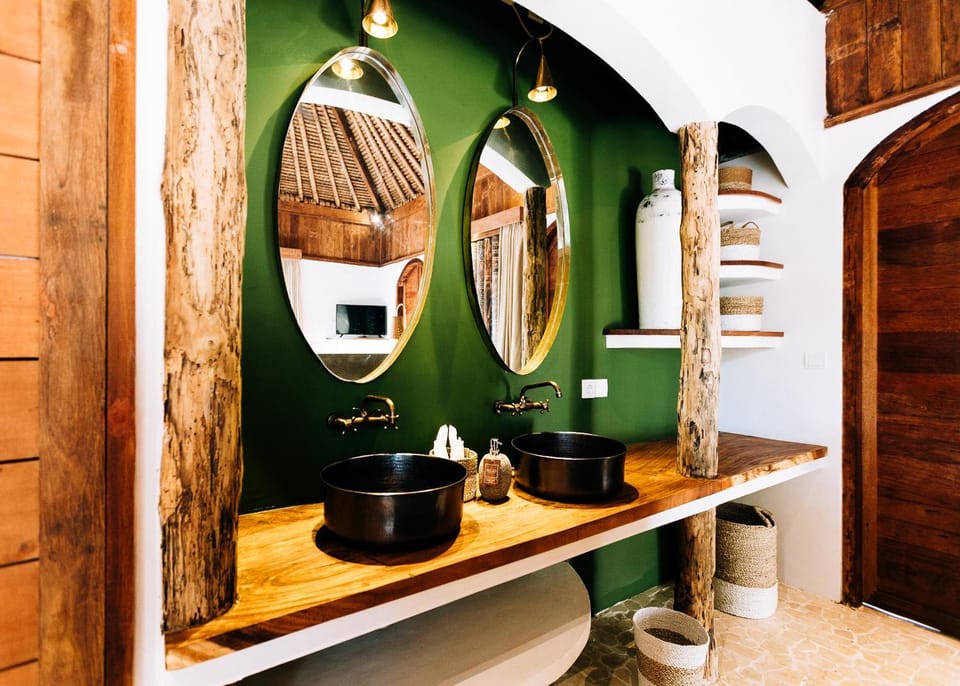 Shower, Toilet, Bathroom, Photo of the whole room, Decorative detail, Bedroom, On site, Garden view, Pool view