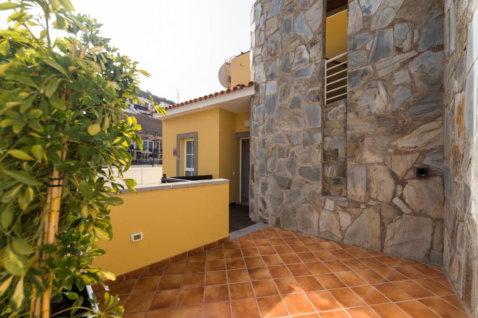 Facade/entrance, Inner courtyard view