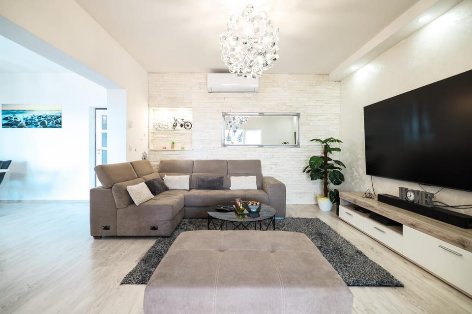 Communal lounge/ TV room, TV and multimedia, Living room, Seating area