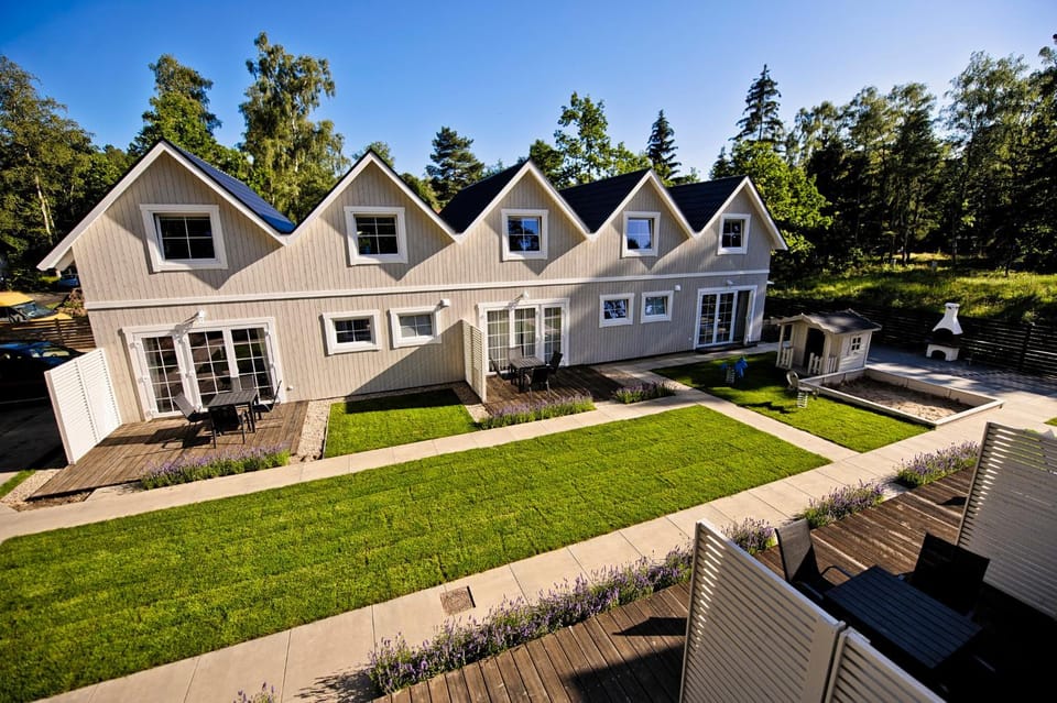 Property building, Facade/entrance, Day, Garden, Balcony/Terrace, Garden view