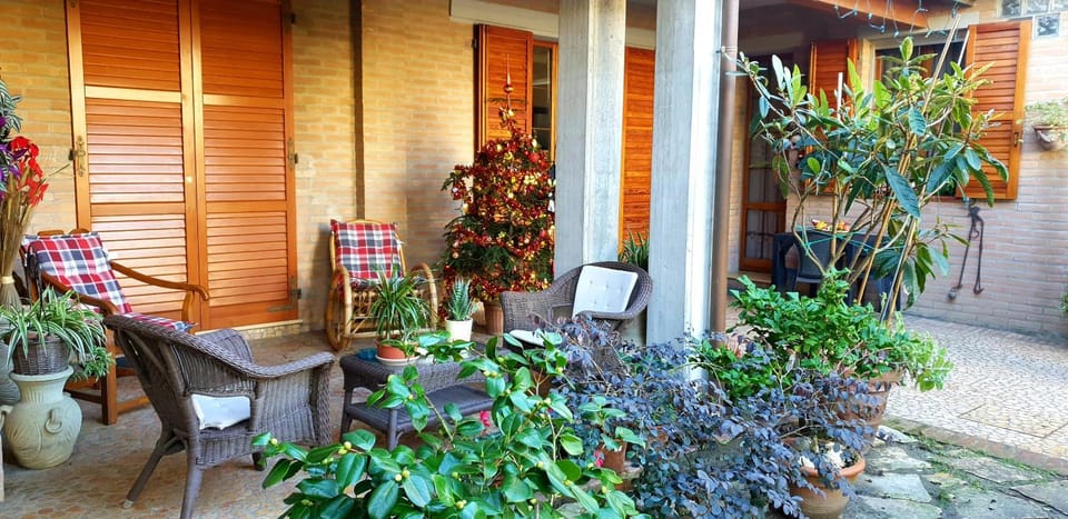 Patio, Facade/entrance