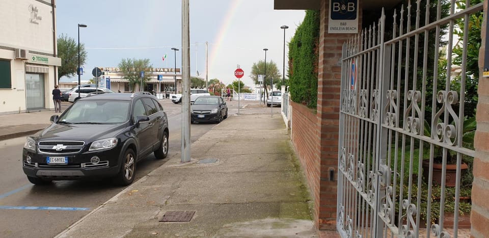 Neighbourhood, Street view