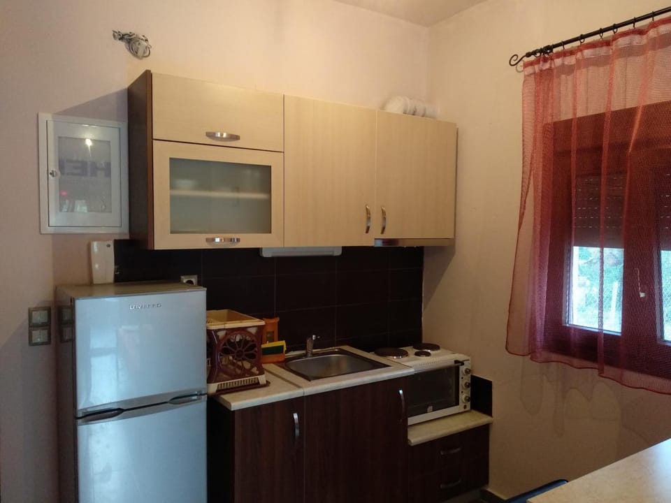 Kitchen or kitchenette, pet friendly, stove