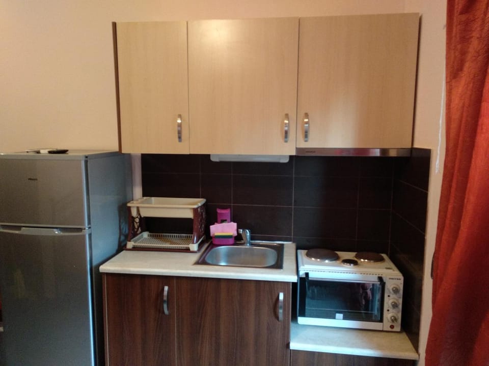 Kitchen or kitchenette, pet friendly, stove