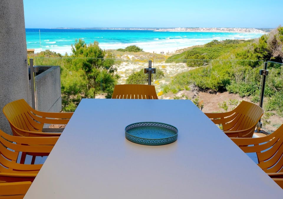 Day, Natural landscape, Balcony/Terrace, Seating area, Dining area, Beach, Sea view, Quiet street view