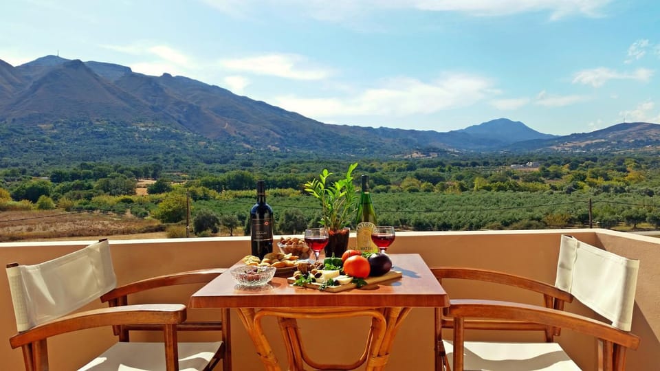Food close-up, Balcony/Terrace, Garden view, Mountain view, Alcoholic drinks