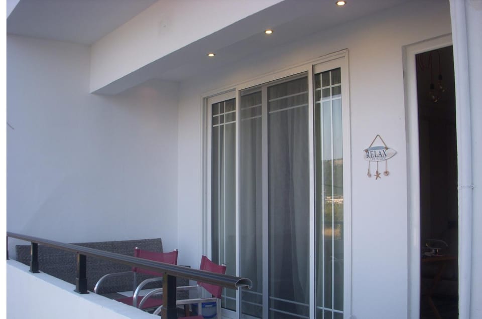 Facade/entrance, Balcony/Terrace