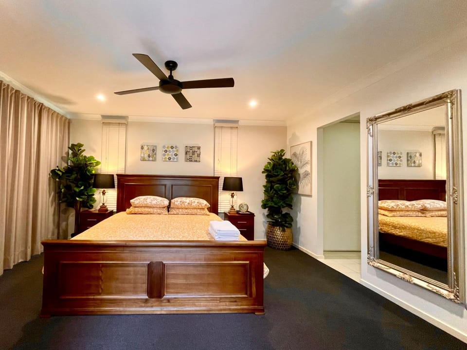 Spacious Hideaway Retreat, Brookfield, Brisbane House in Brisbane