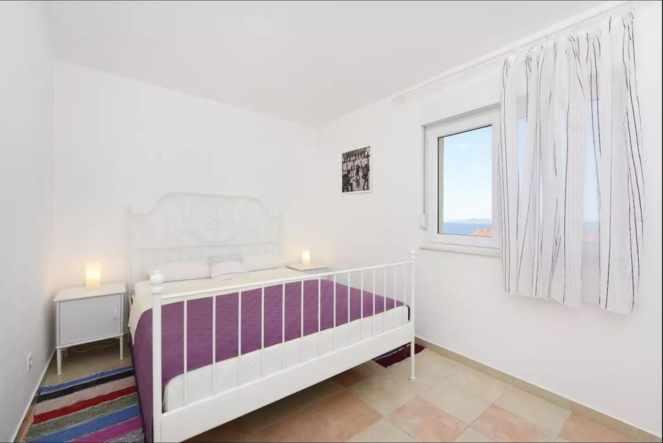 Bed, Day, Summer, Decorative detail, Bedroom, Sea view