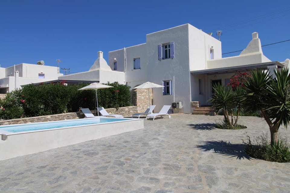 Day, Swimming pool, sunbed