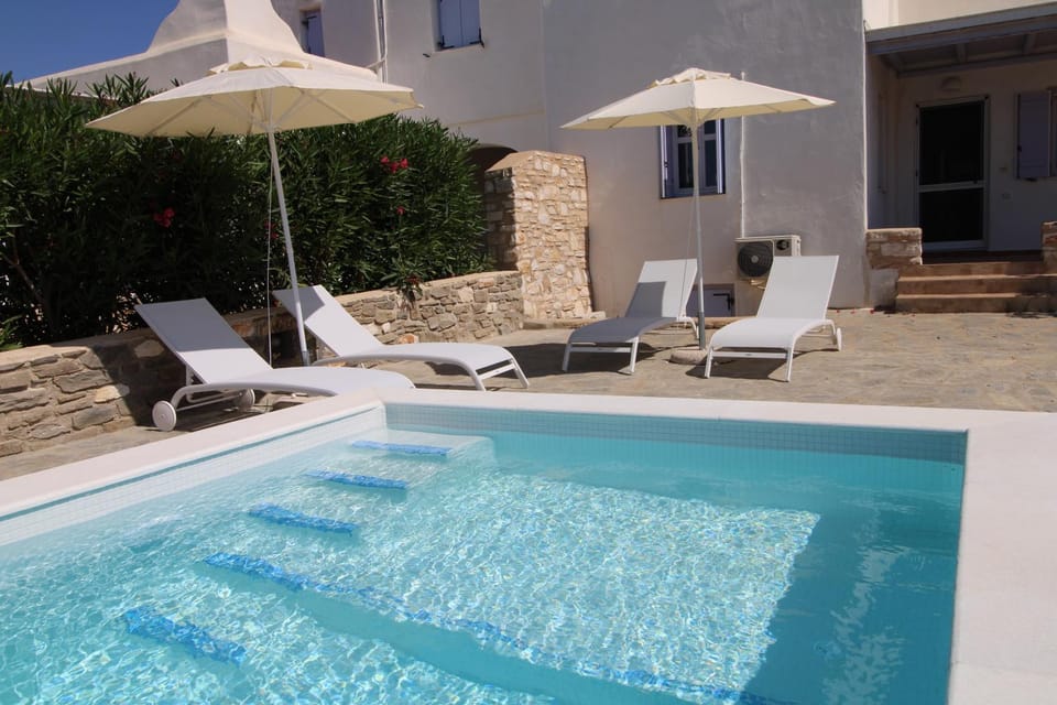 Day, Pool view, Swimming pool, sunbed