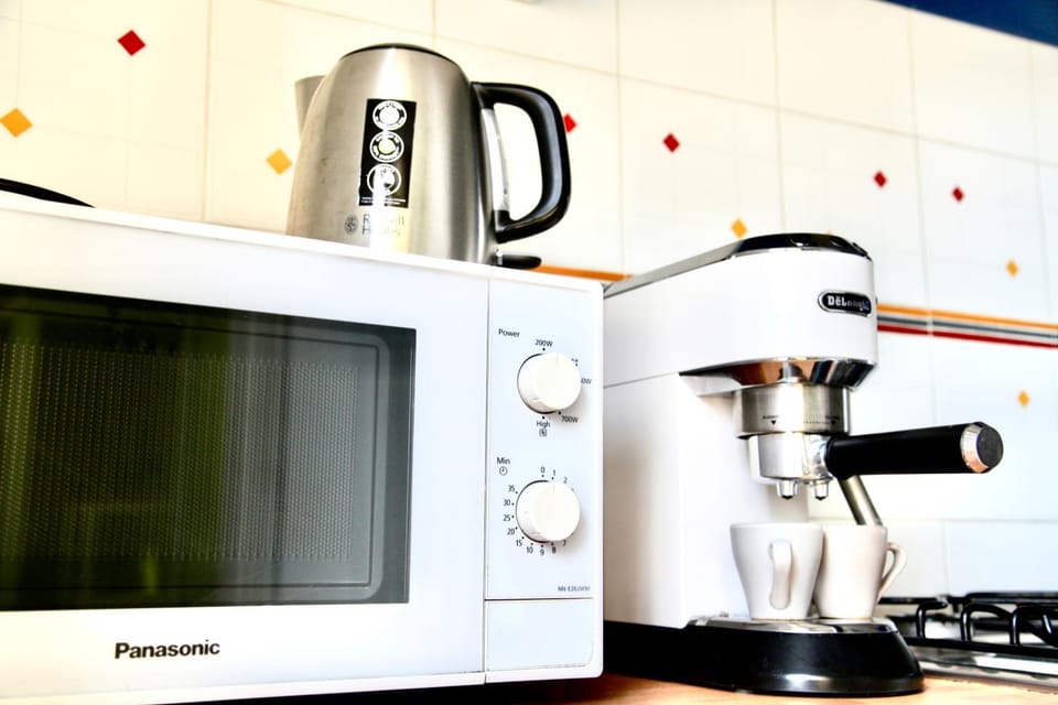 Coffee/tea facilities, Kitchen or kitchenette, microwave