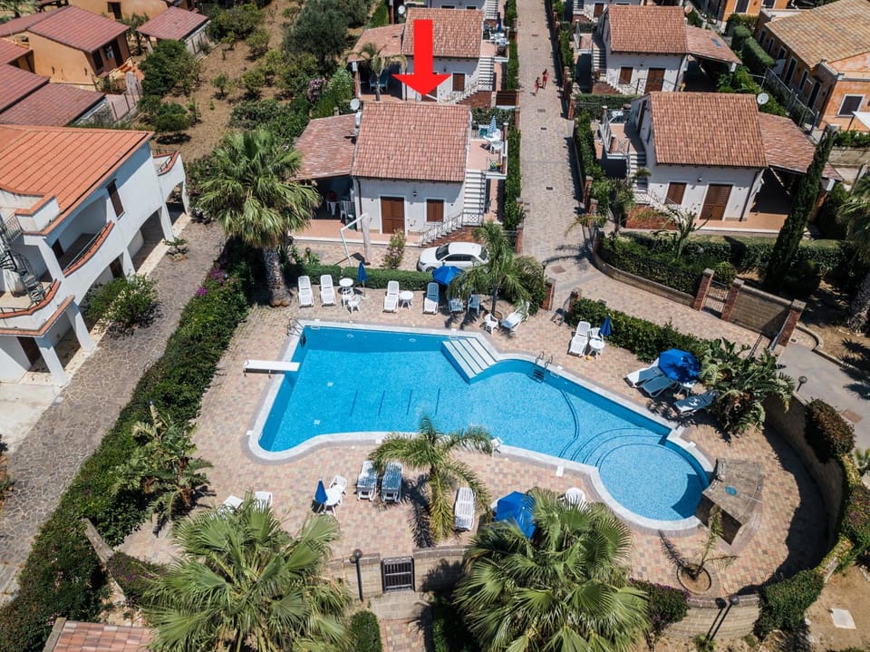 Bird's eye view, Pool view