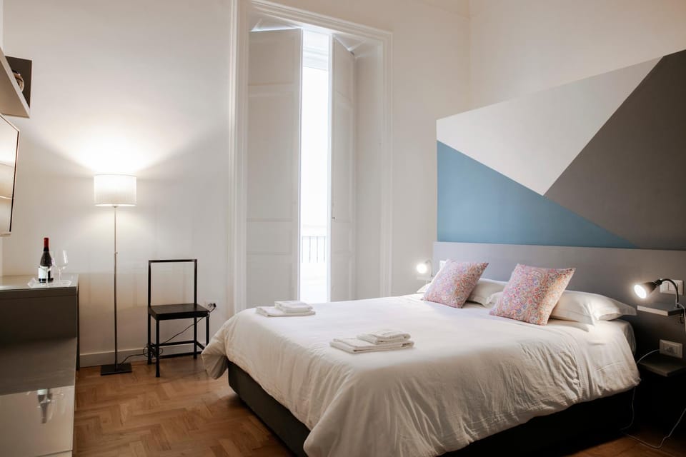 Bed, Photo of the whole room, Bedroom