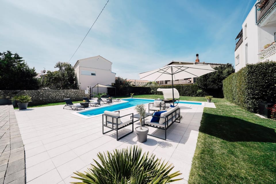 Property building, Garden, Garden view, Swimming pool