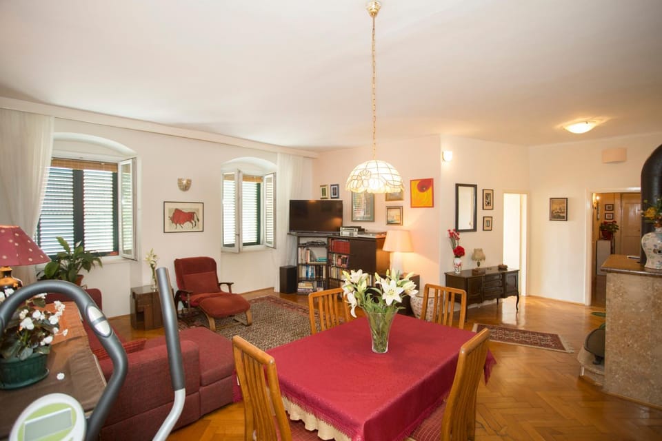 Living room, Dining area