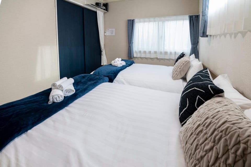 Bedroom, internet