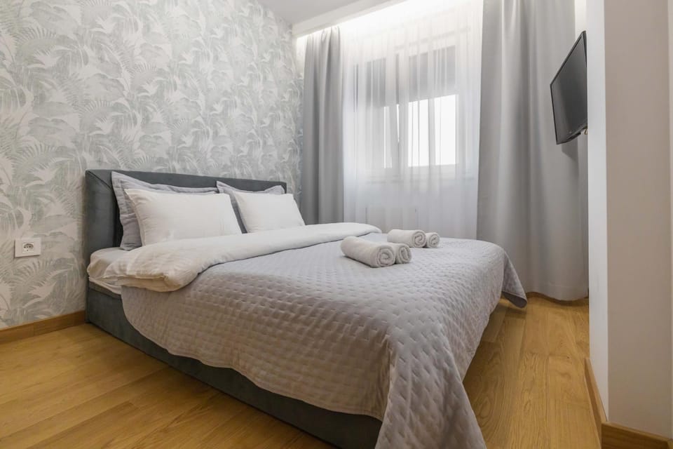 TV and multimedia, Seating area, Bedroom