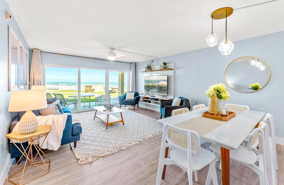 TV and multimedia, Living room, Seating area, Dining area, Sea view