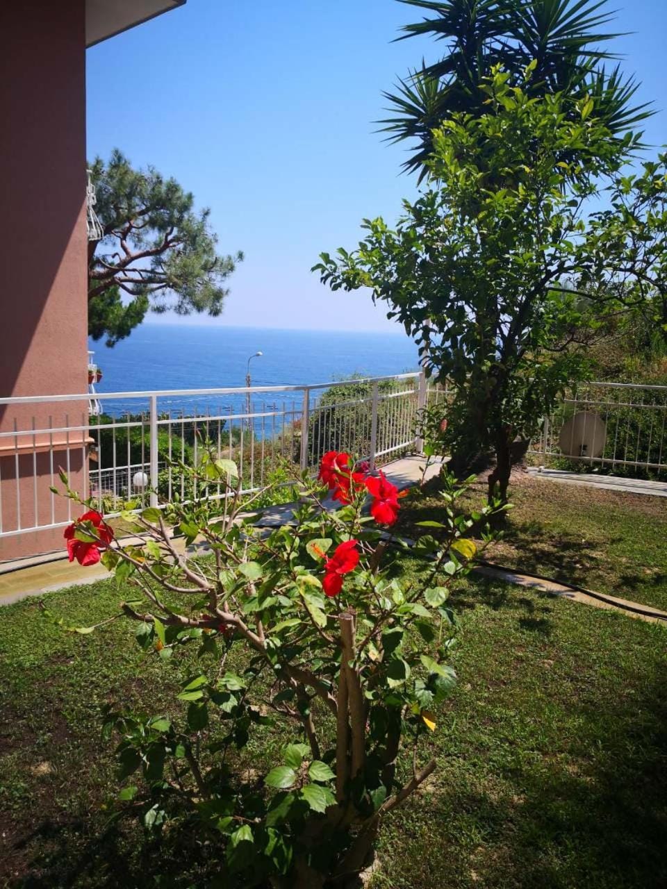 Punta Sole, VISTA MARE, Con giardino privato, PARCHEGGIO PRIVATO GRATIS Apartment in Liguria