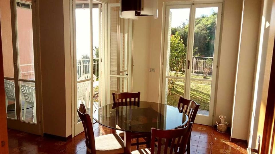 Dining area, Garden view, Sea view