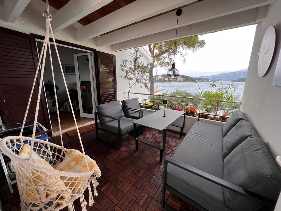 View (from property/room), Balcony/Terrace, Seating area, Dining area