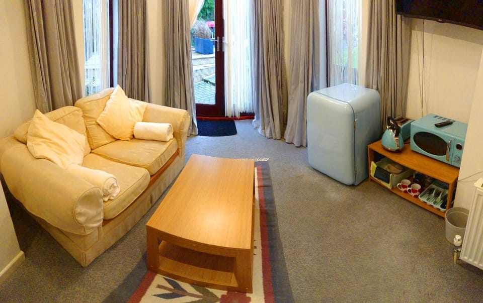 Coffee/tea facilities, Photo of the whole room, Seating area