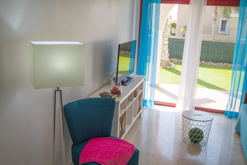 Communal lounge/ TV room, TV and multimedia, Living room