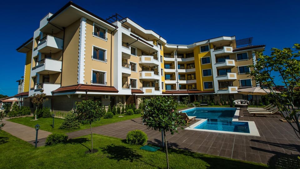 Patio, Facade/entrance, Garden, Swimming pool