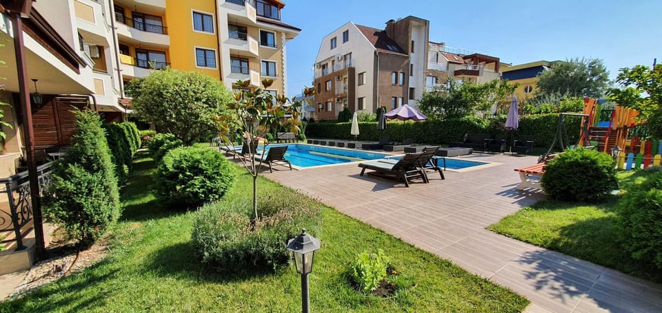 Property building, Garden, Pool view, Swimming pool
