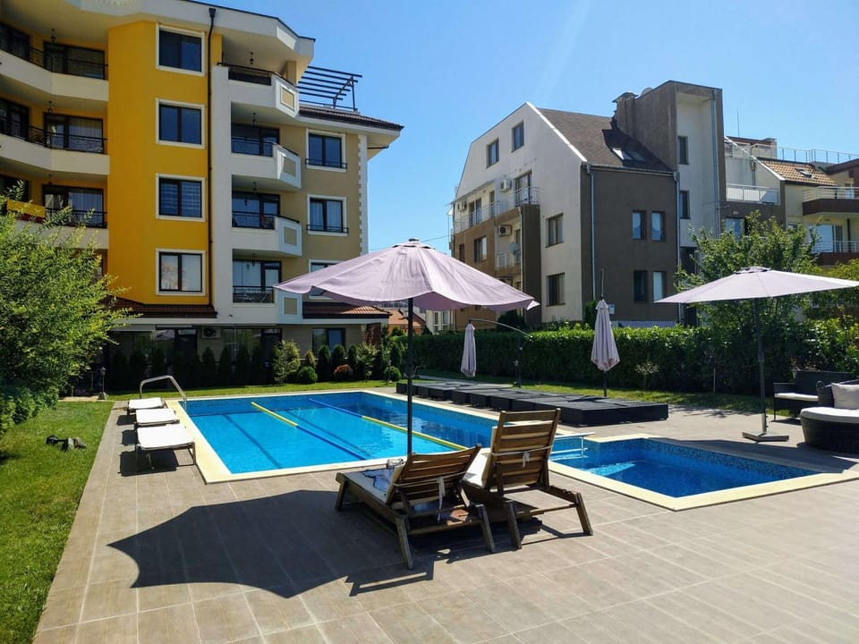 Patio, Garden, Swimming pool