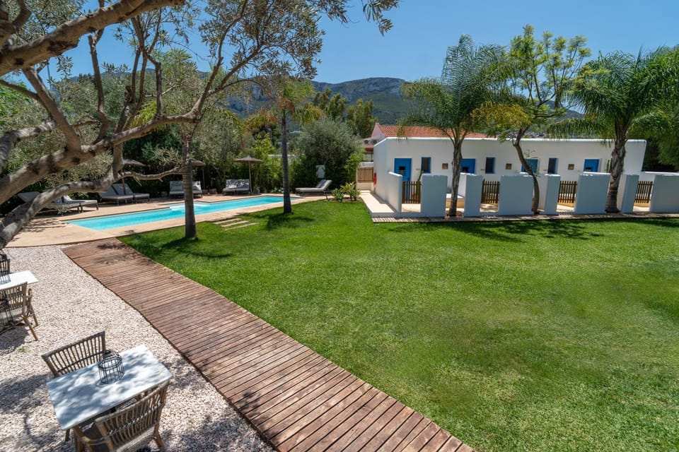 Garden view, Mountain view, Pool view
